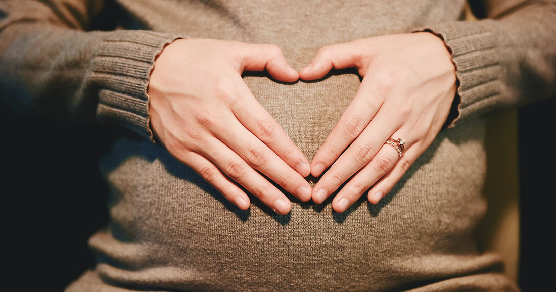 pregnant women holding her abdomen