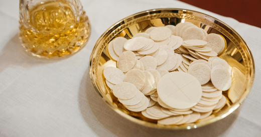 Should We Receive Holy Communion on the Tongue or in the Hand?