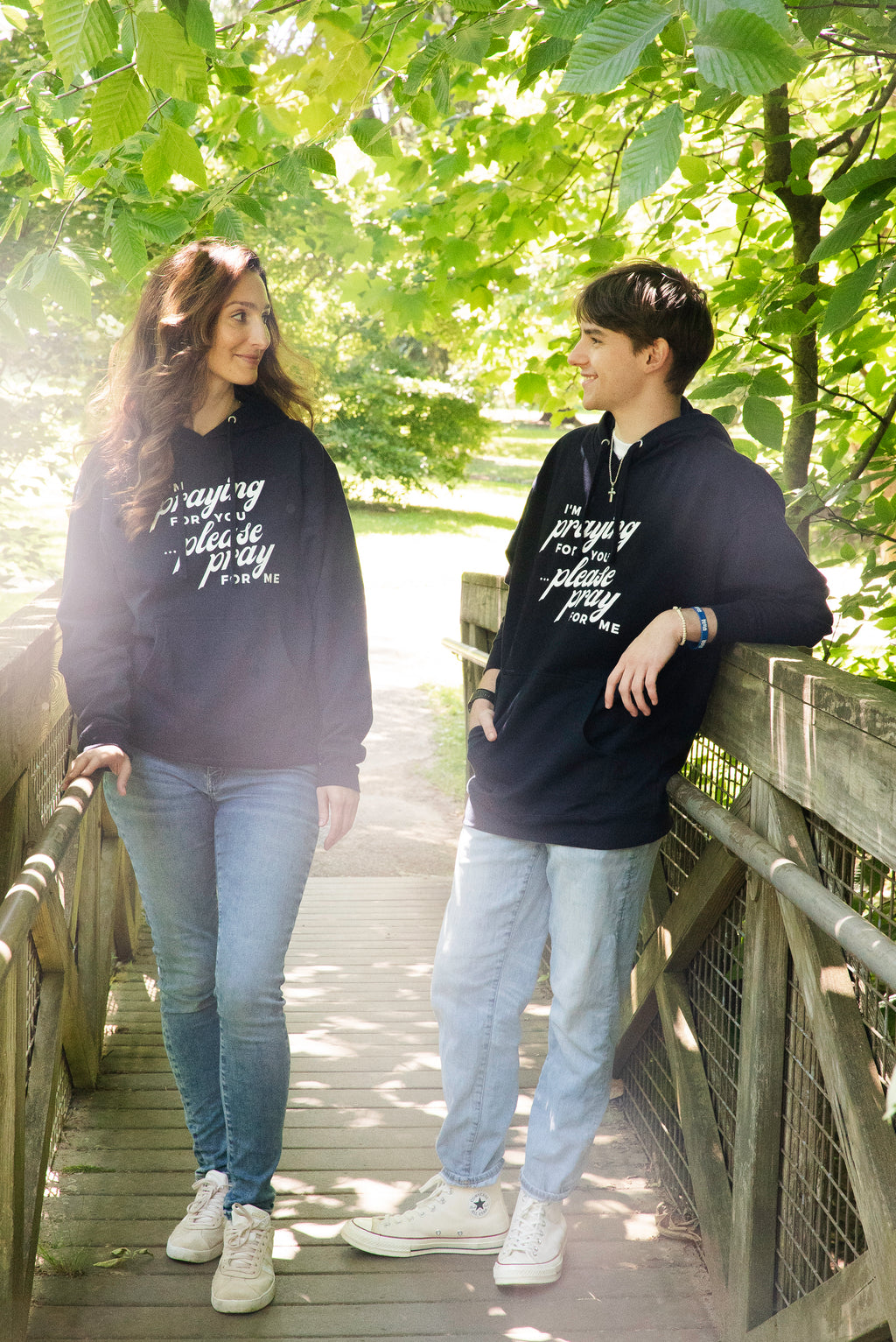 Sudadera con capucha "Estoy orando por ti"