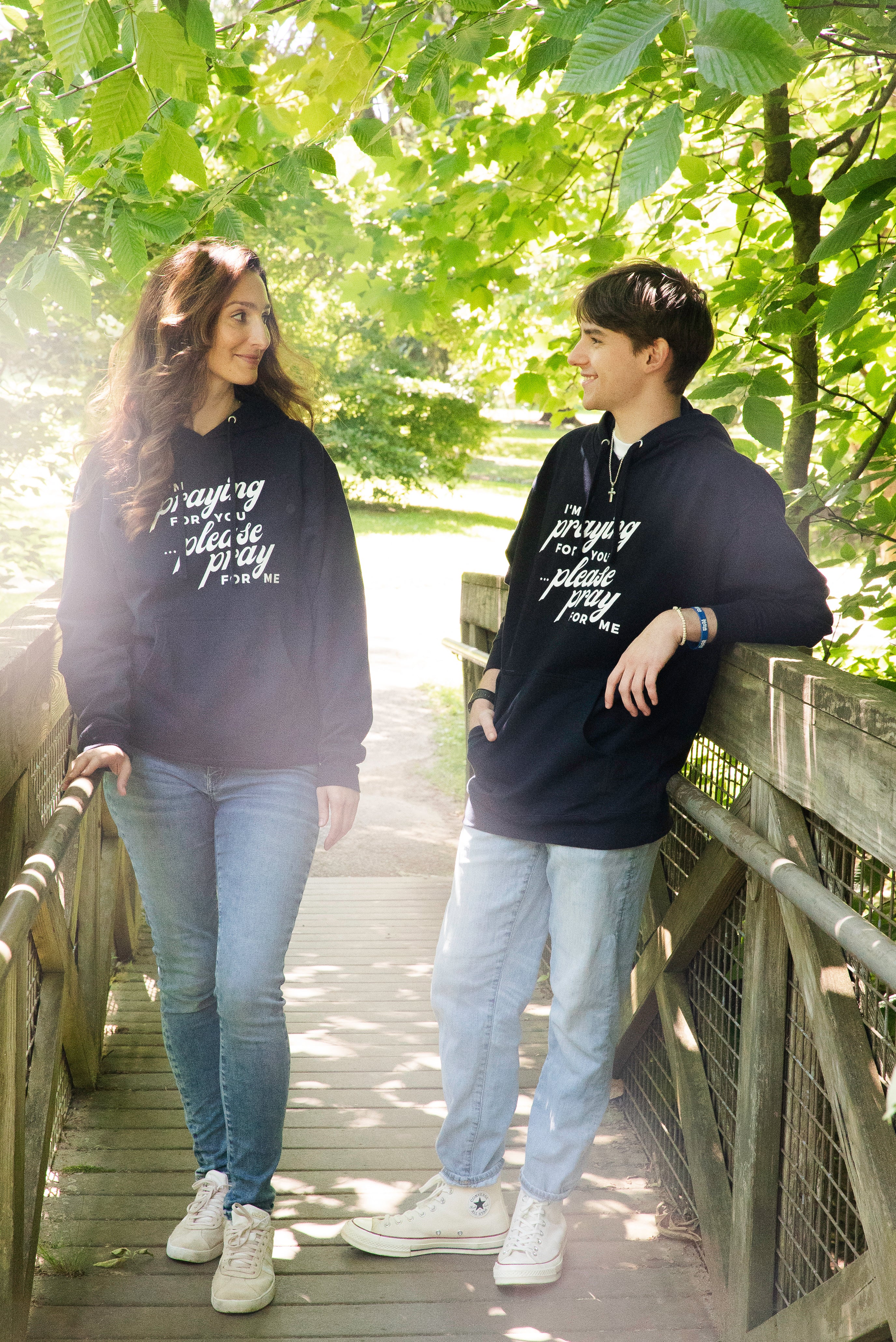 Sudadera con capucha "Estoy orando por ti"