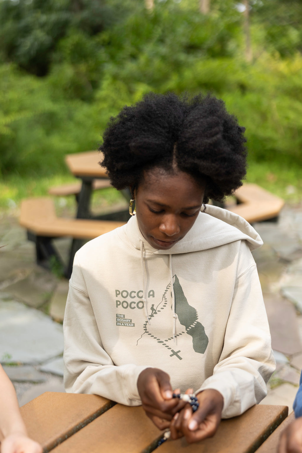 Sudadera con capucha unisex "Rosary in a Year Poco a Poco"
