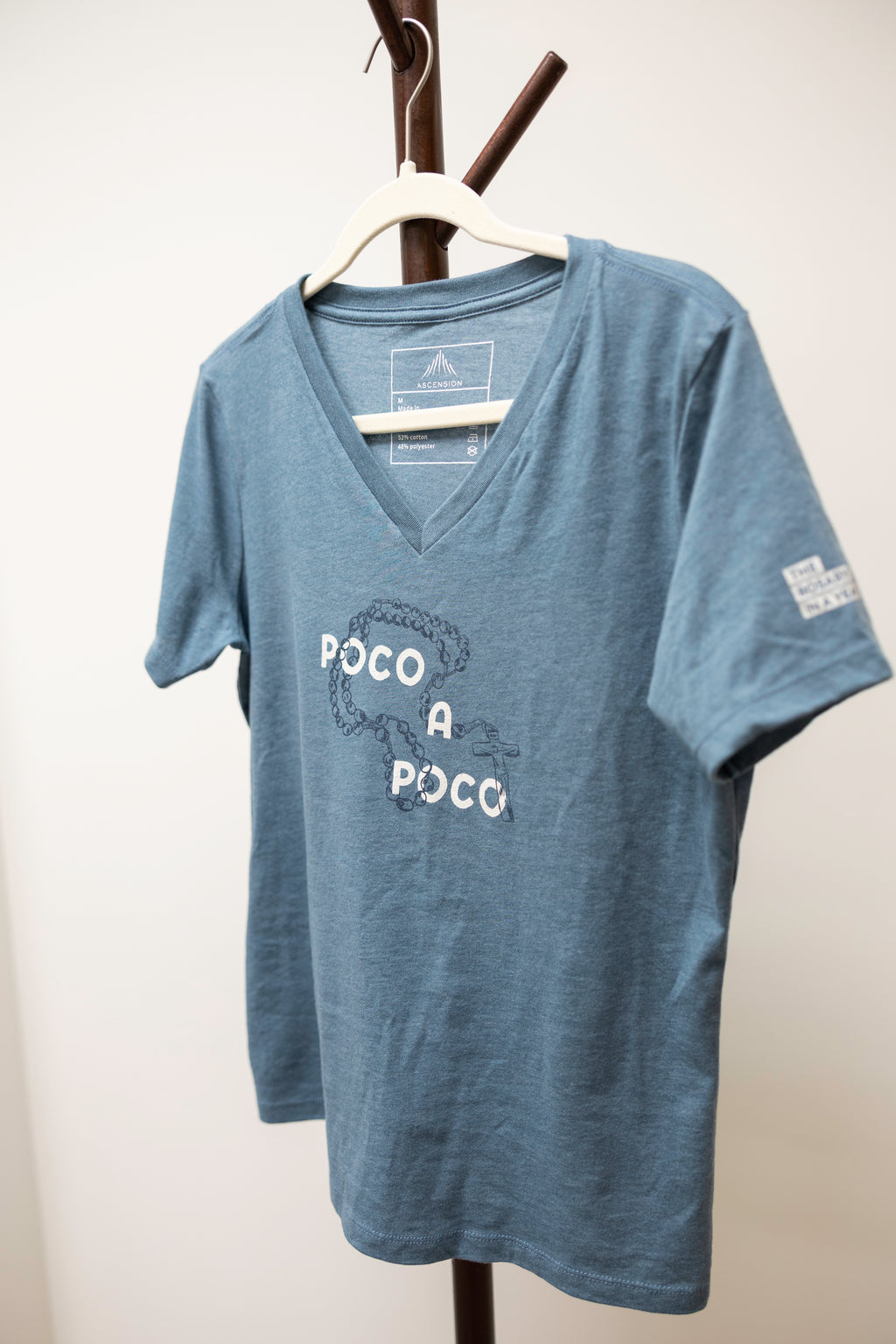 Camiseta de mujer con cuello de pico Poco a Poco