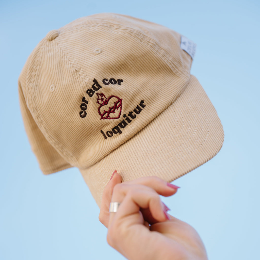"Cor ad Cor Loquitur" / Sombrero de pana del Sagrado Corazón de Jesús