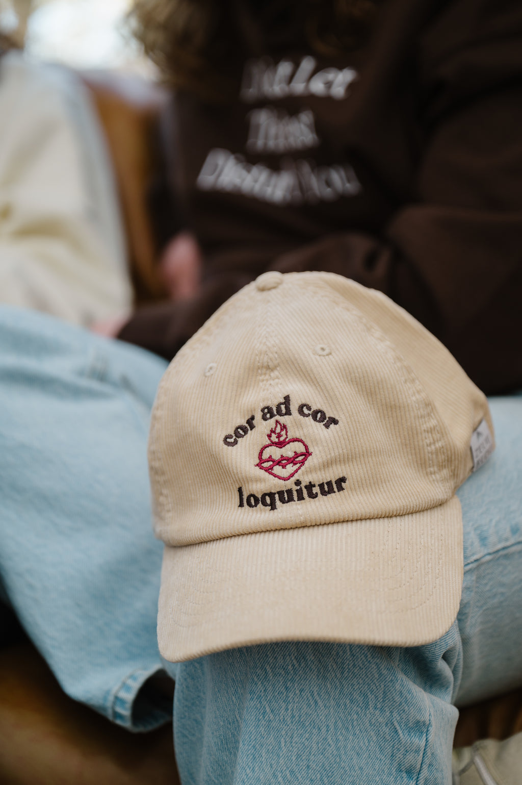 "Cor ad Cor Loquitur" / Sombrero de pana del Sagrado Corazón de Jesús