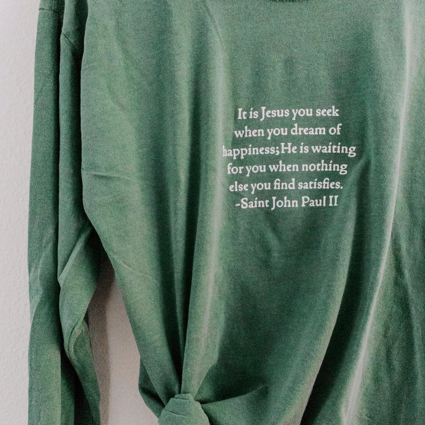 "It is Jesus"/ St. John Paul II Long Sleeve T-Shirt