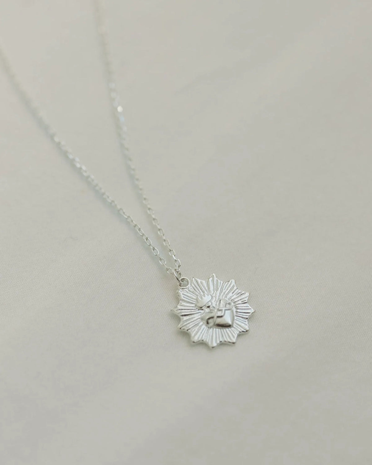 Sterling Silver / 16 inch