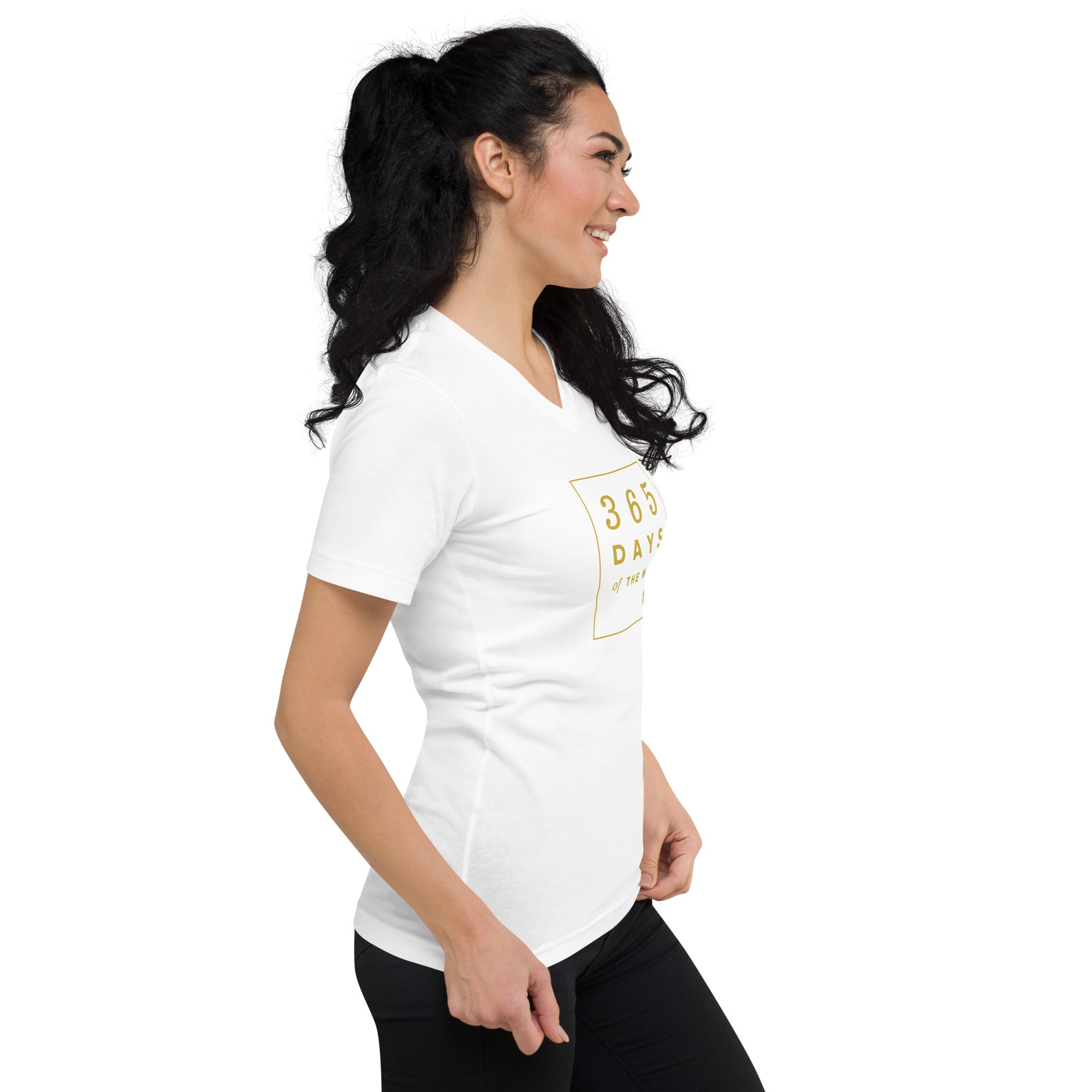 Camiseta con cuello en V "365 Días de la Palabra" / La Biblia en un Año